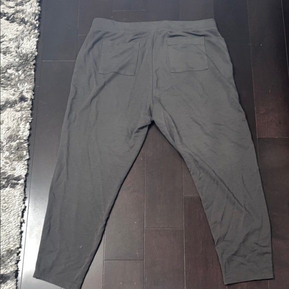 Lou & Grey size Large Woman’s camo color Jogger Pants - Picture 5 of 8